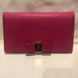 Ferragamo Miss Vara Chain Wallet Saffiano pink